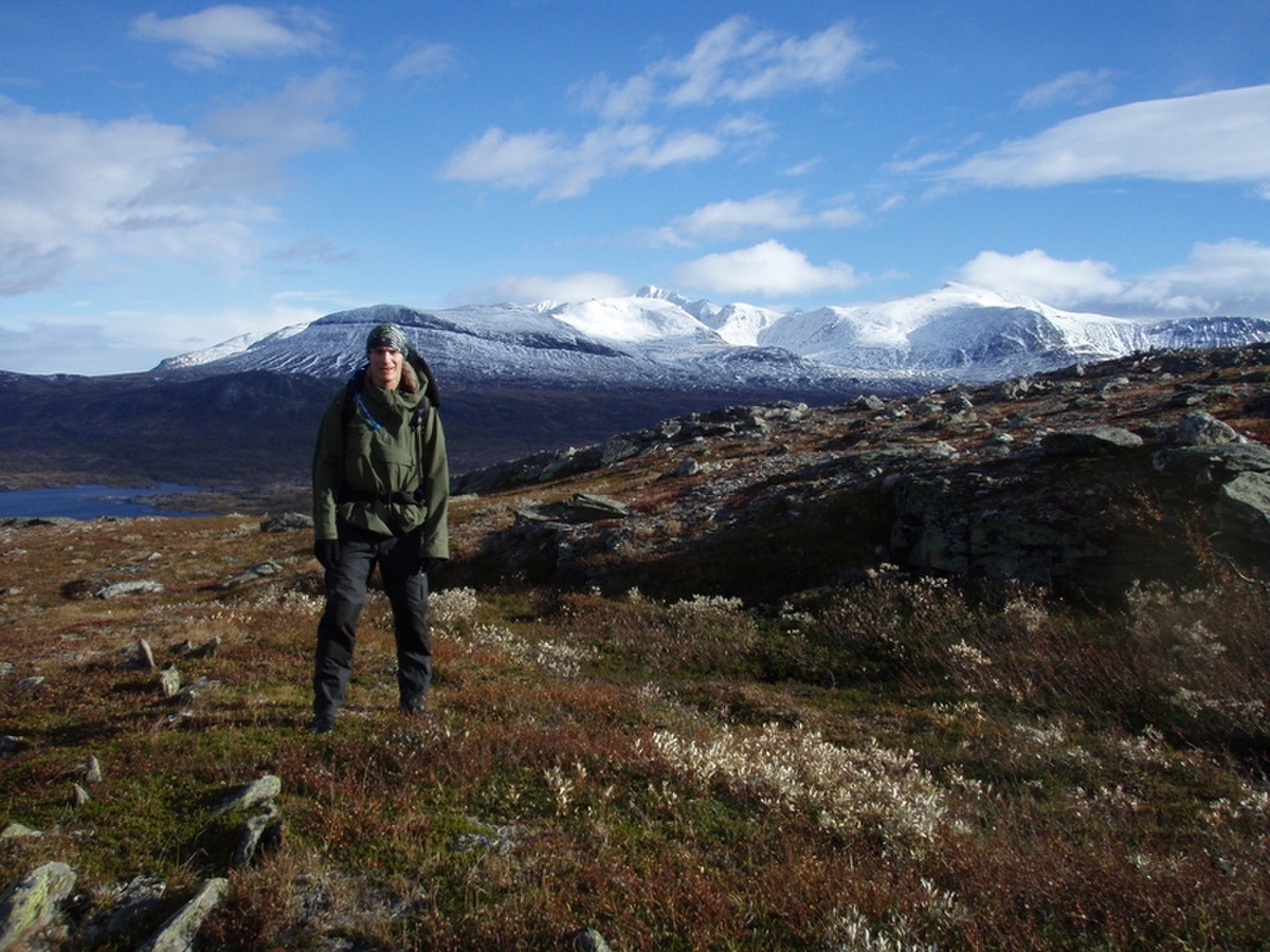 Lars poser, Sylane i bakgrunnen.