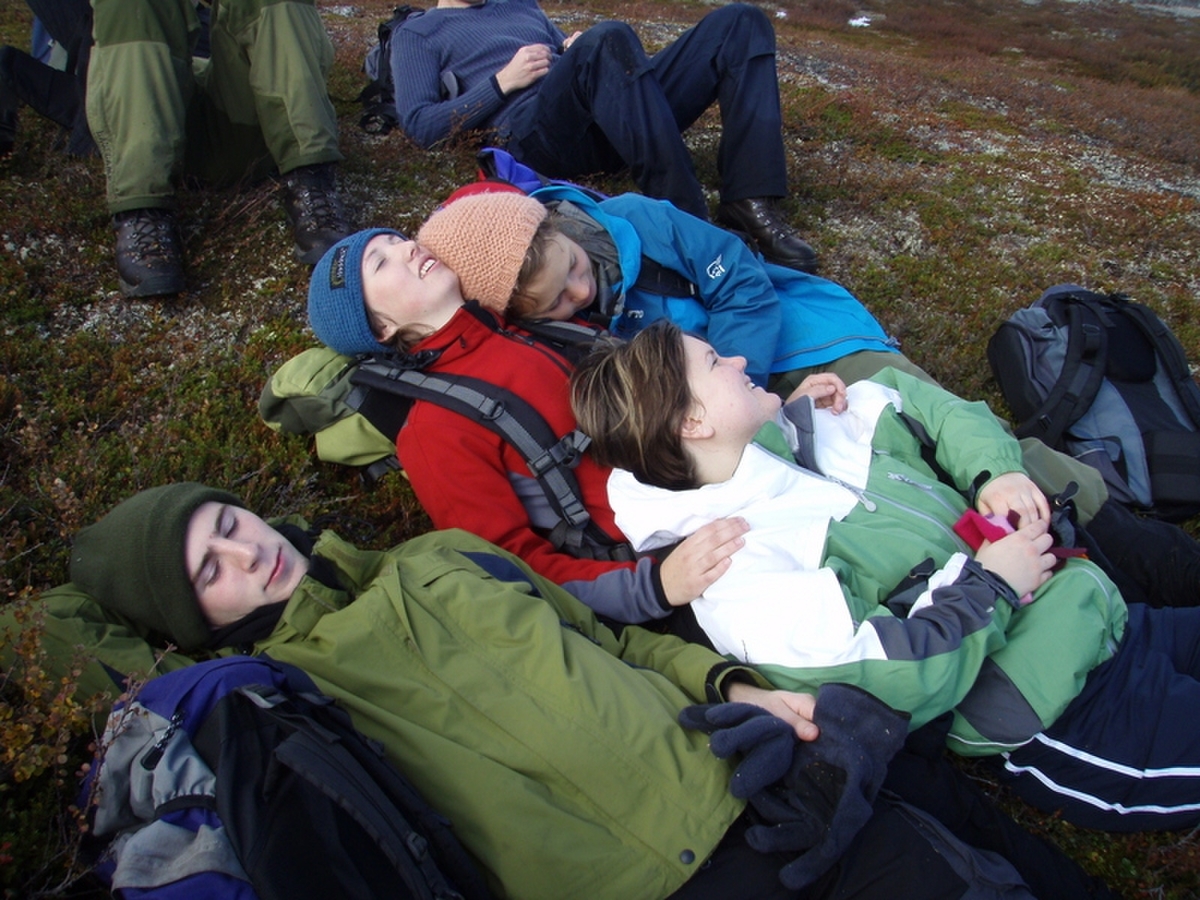 Vi innvilget oss spontanpause med bærspising, kjeksspising og generell slækking