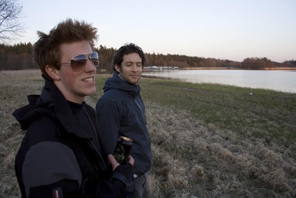 Vidar og Ken Roger nyter svensk solnedgang