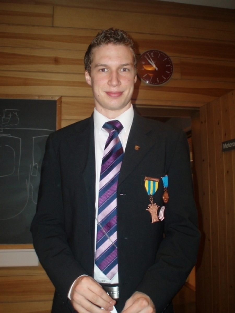 'Break it up, give it to me come on. Break it up, give it to me come on'