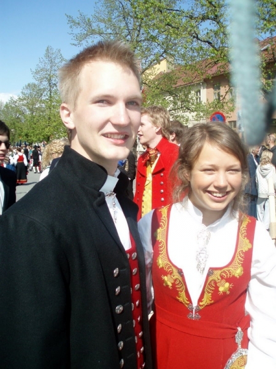 En av de få gutta i bunad! 