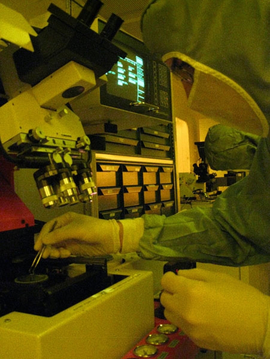 Eksponering av resist med UV.