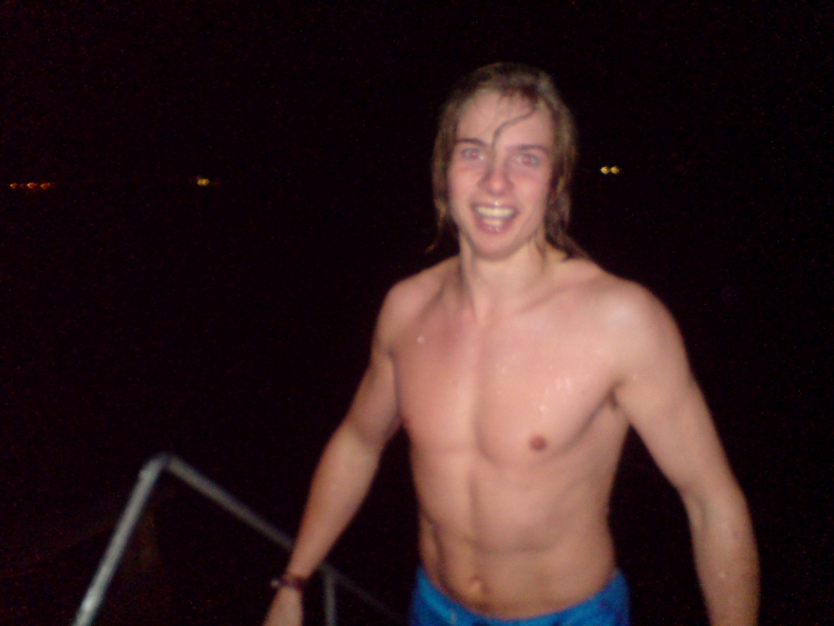 Men hva er dette? AP kom opp igjen av vannet.